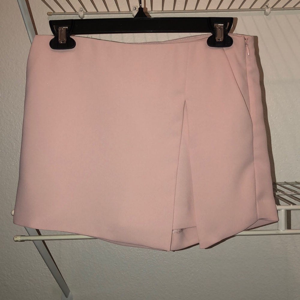 Express. Light Pink Skort. Size 2. Never Worn